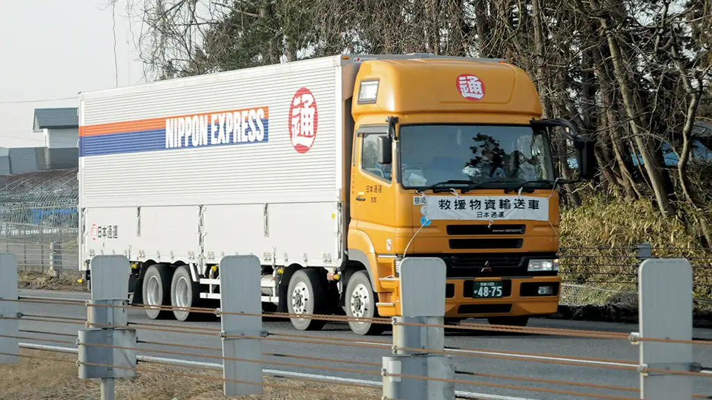 東日本大震災で救援物資などを輸送
